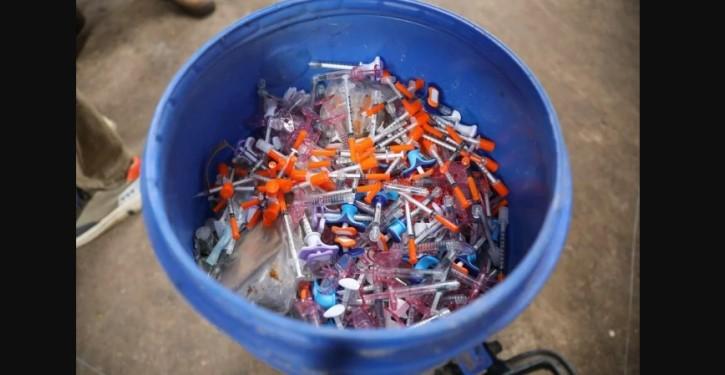 Descarte de “canetas de emagrecimento” vira alerta sanitário e trabalhista em condomínios