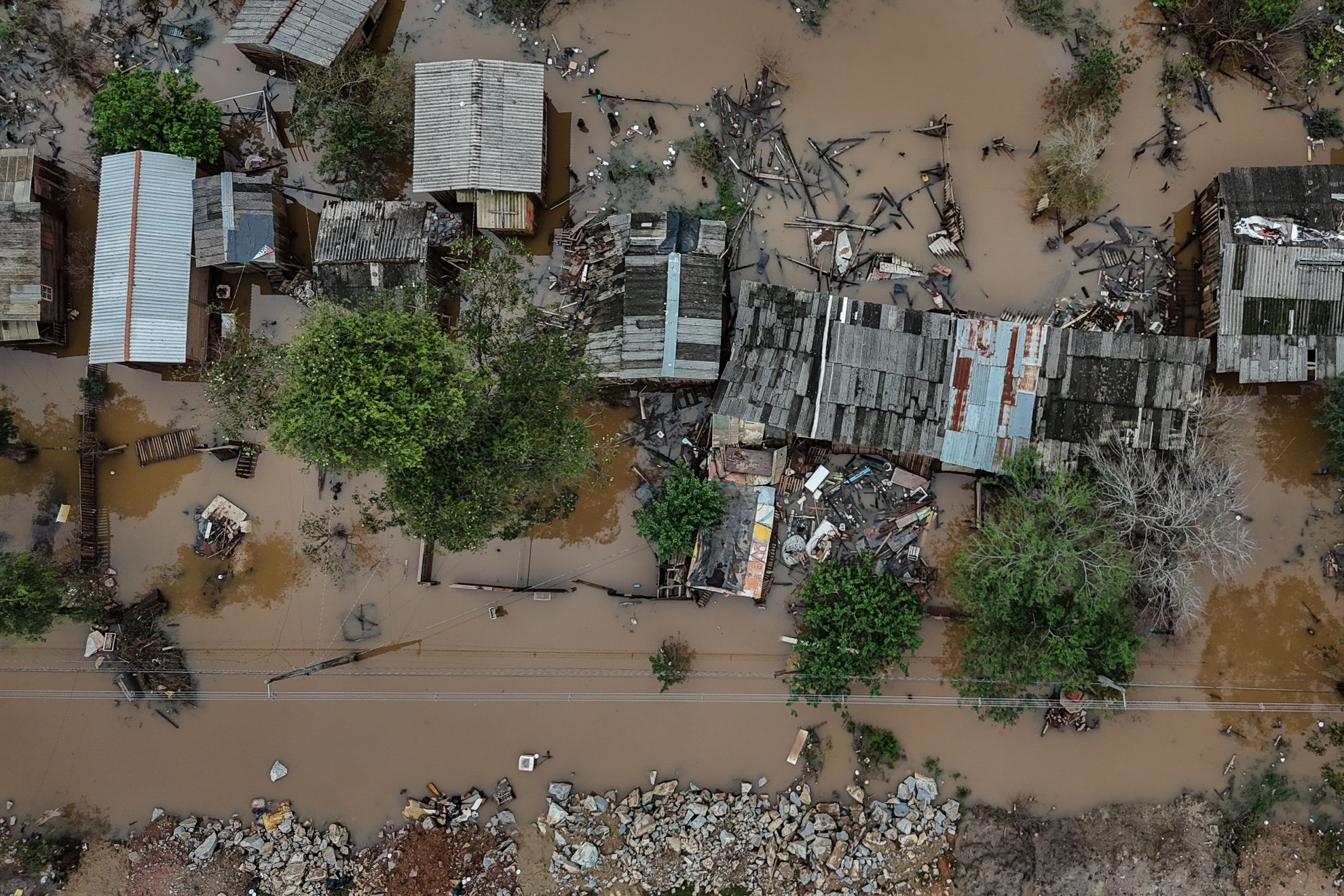 Da seca na Amazônia às enchentes no Sul: a prenúncio do negacionismo de Flávio Bolsonaro
